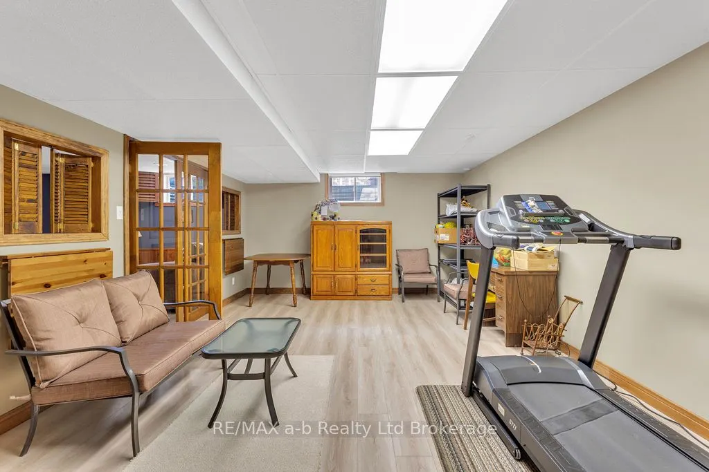 53 Woodland Crescent