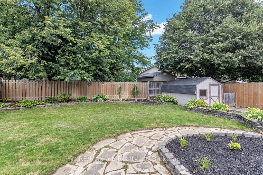 53 Woodland Crescent