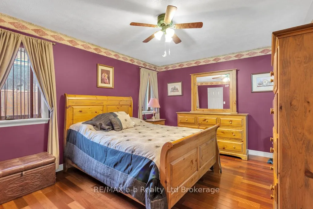 53 Woodland Crescent