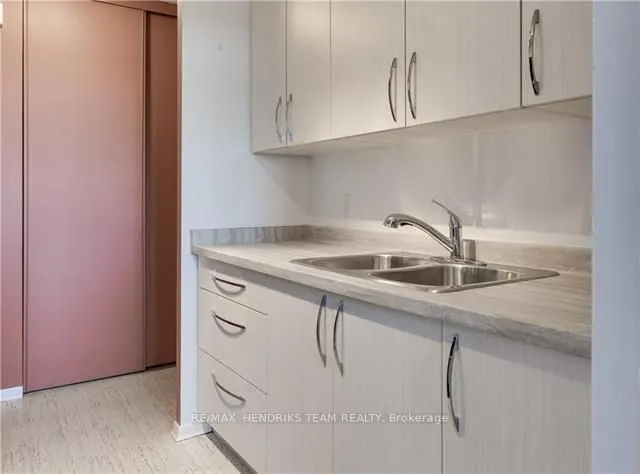 215 Glenridge Avenue, #606
