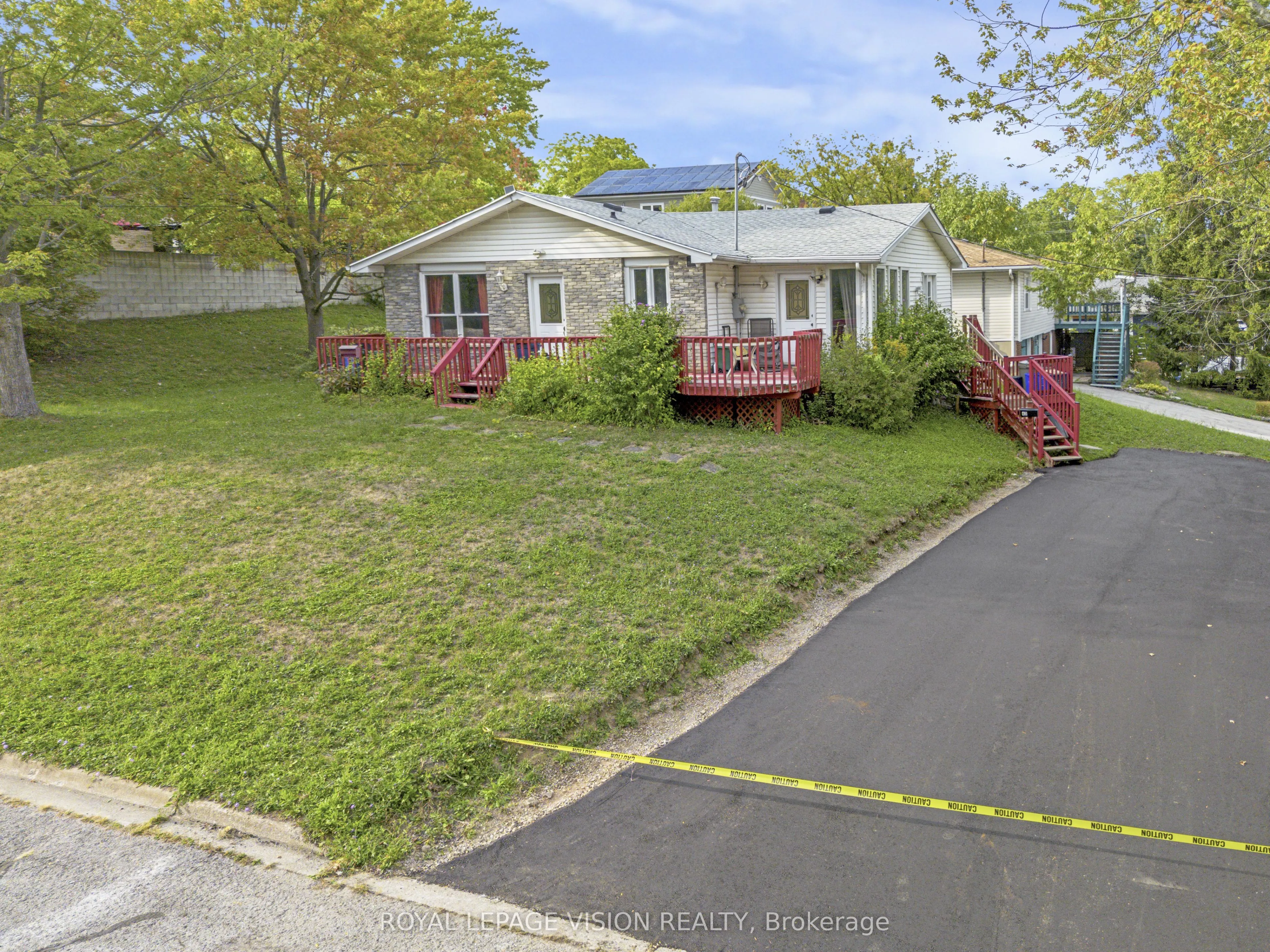 43 Lavinia Street N, #Upper
