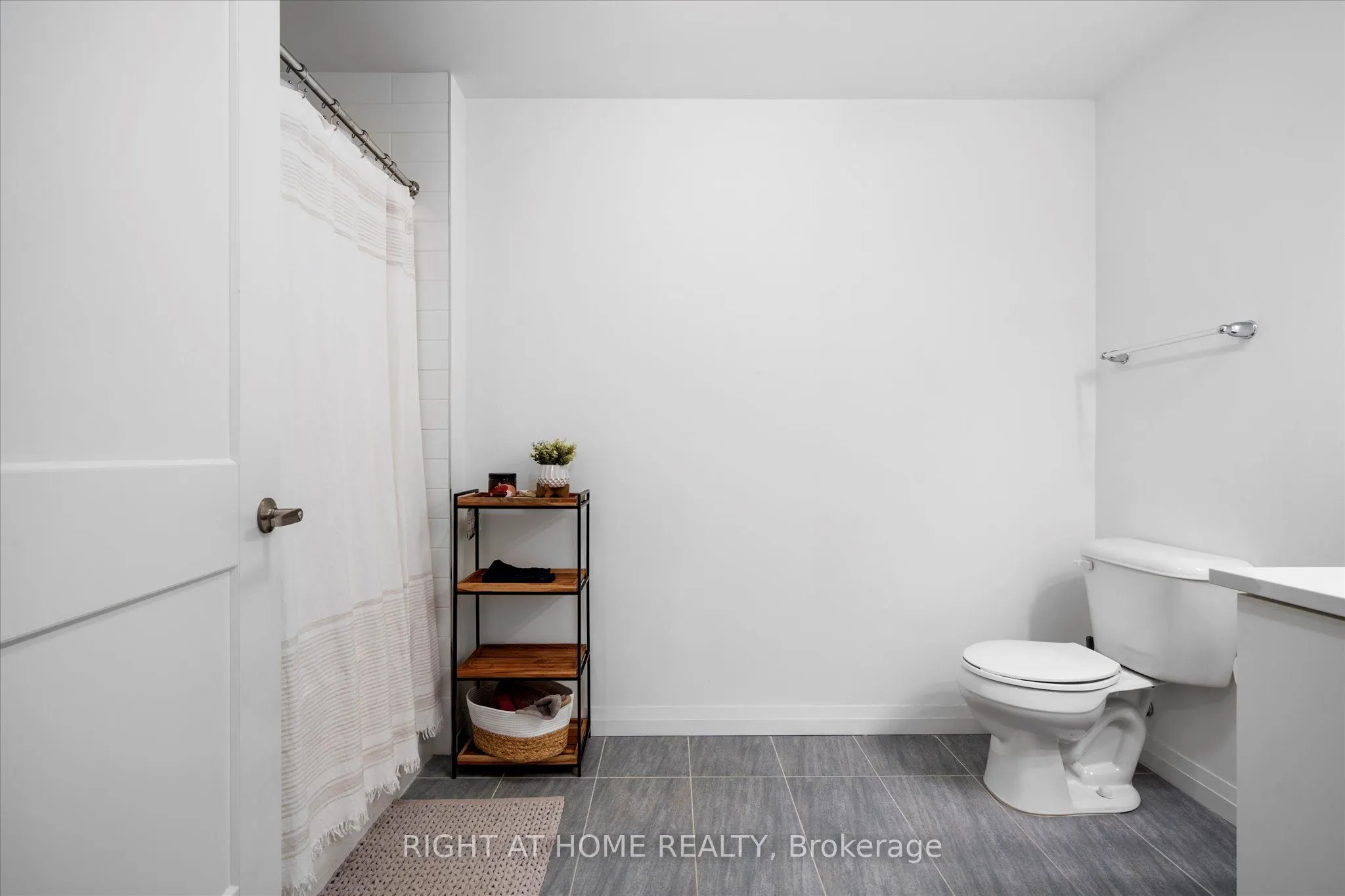 108 Garment Street, #2503