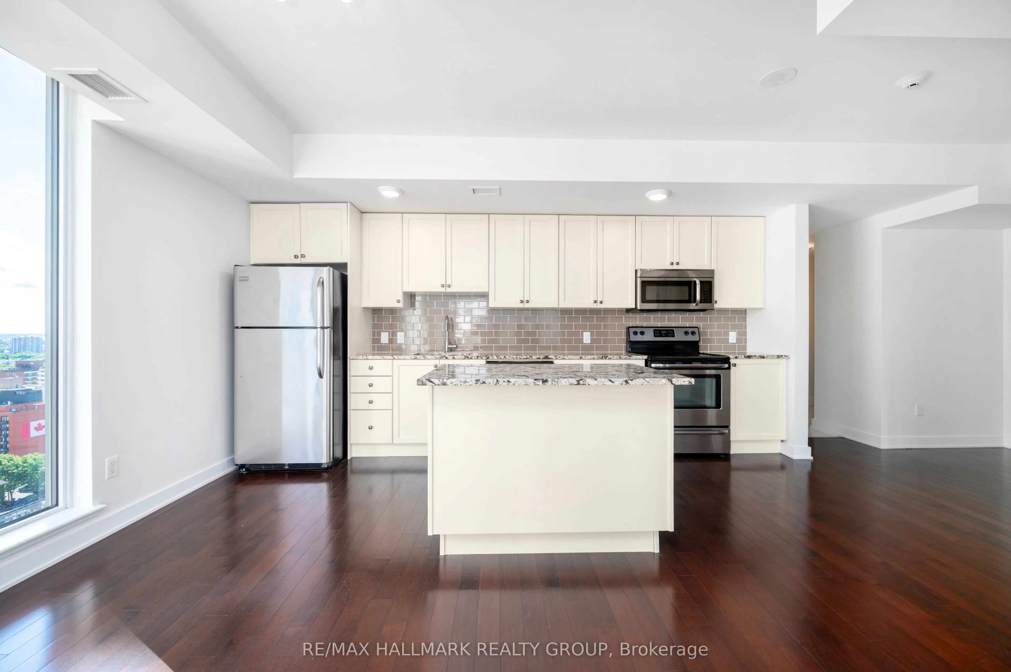 179 Metcalfe Street, #1904