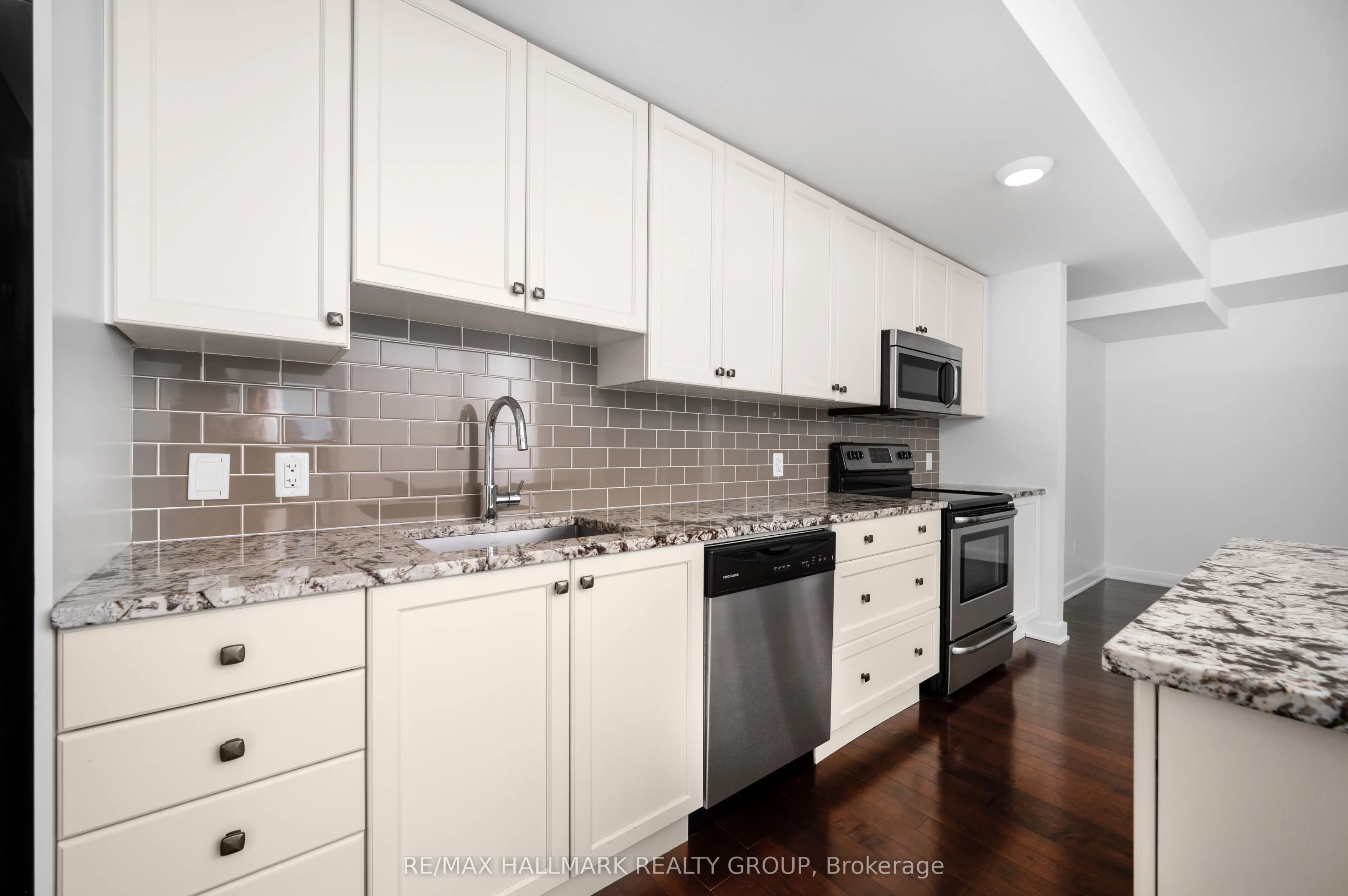 179 Metcalfe Street, #1904