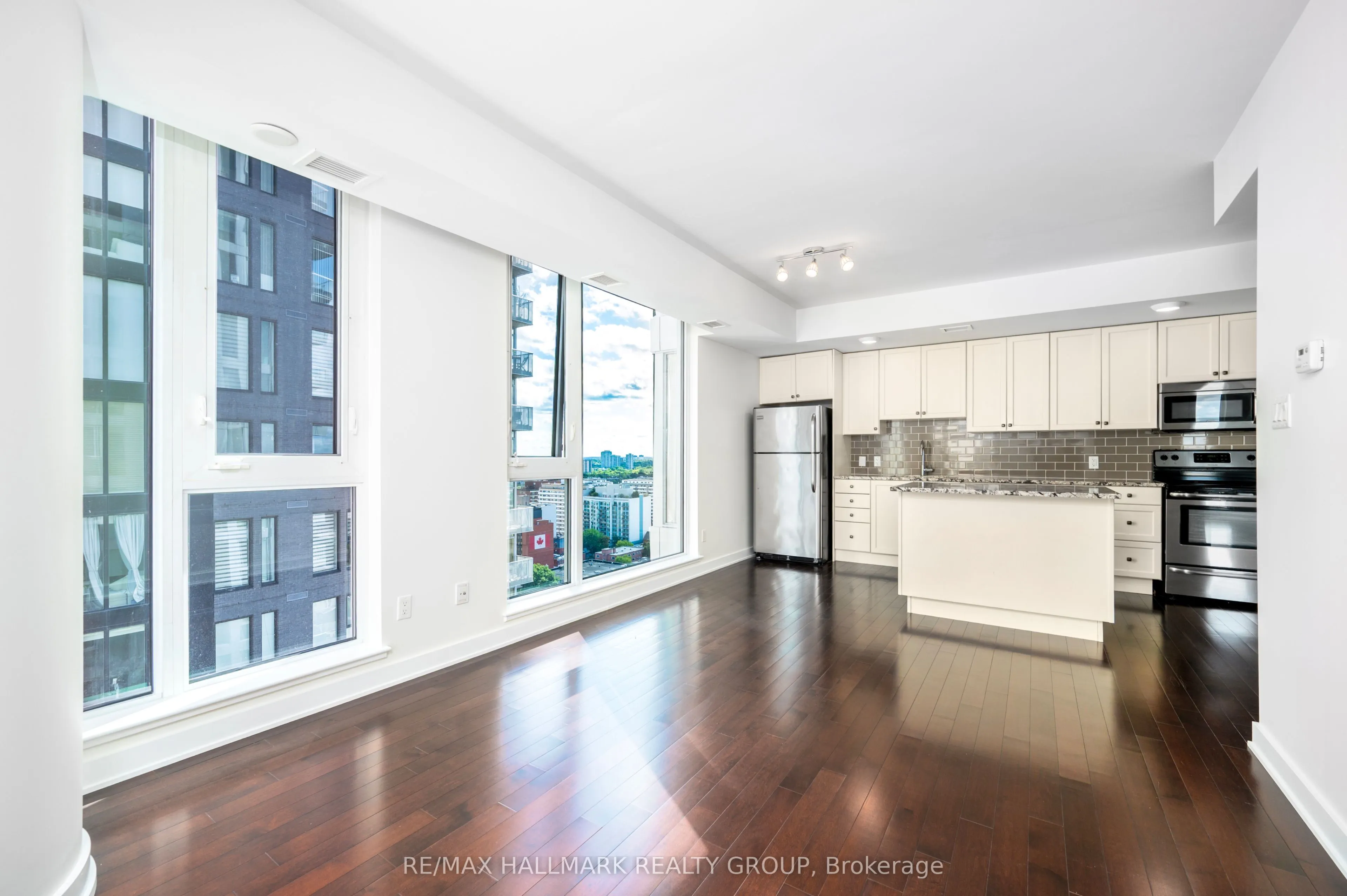 179 Metcalfe Street, #1904