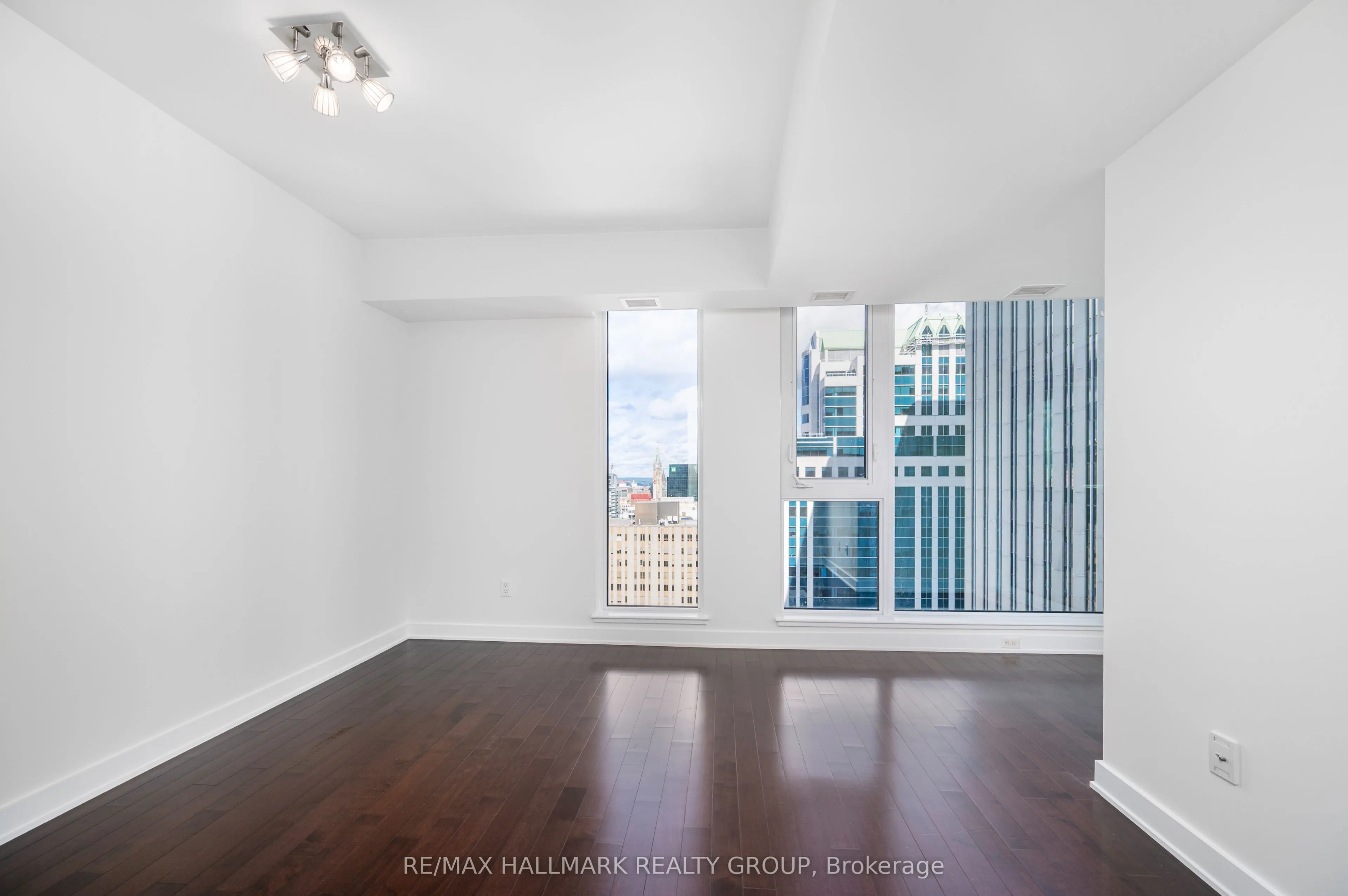 179 Metcalfe Street, #1904