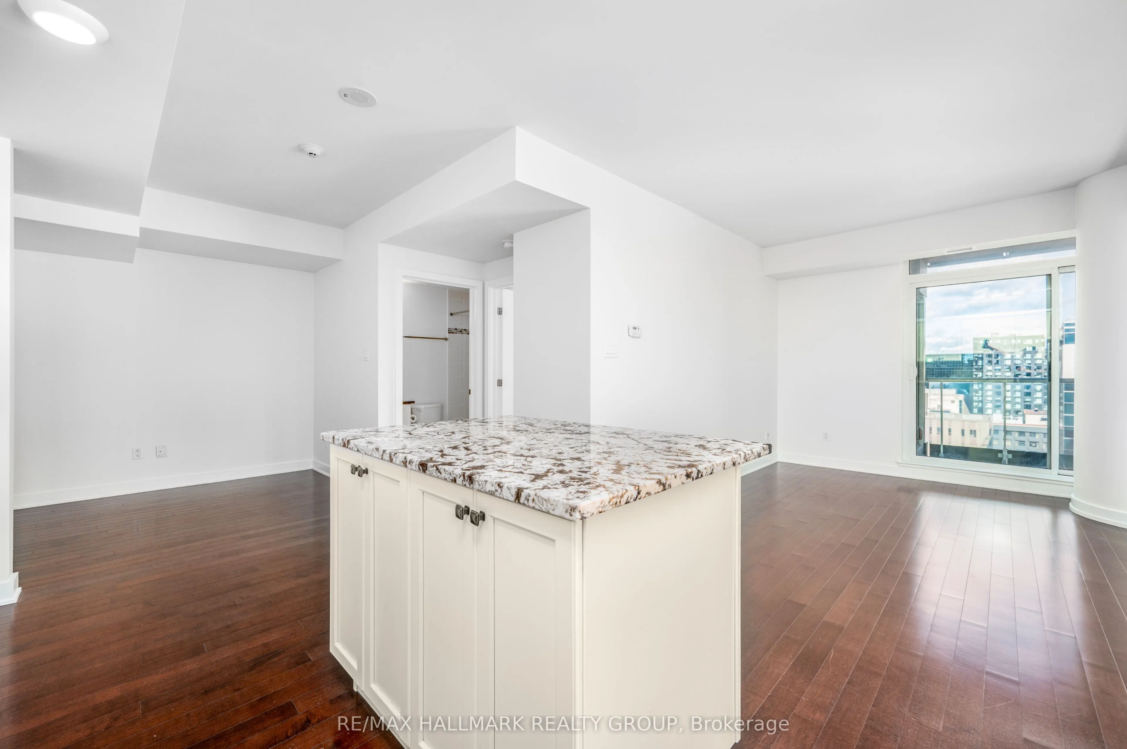 179 Metcalfe Street, #1904