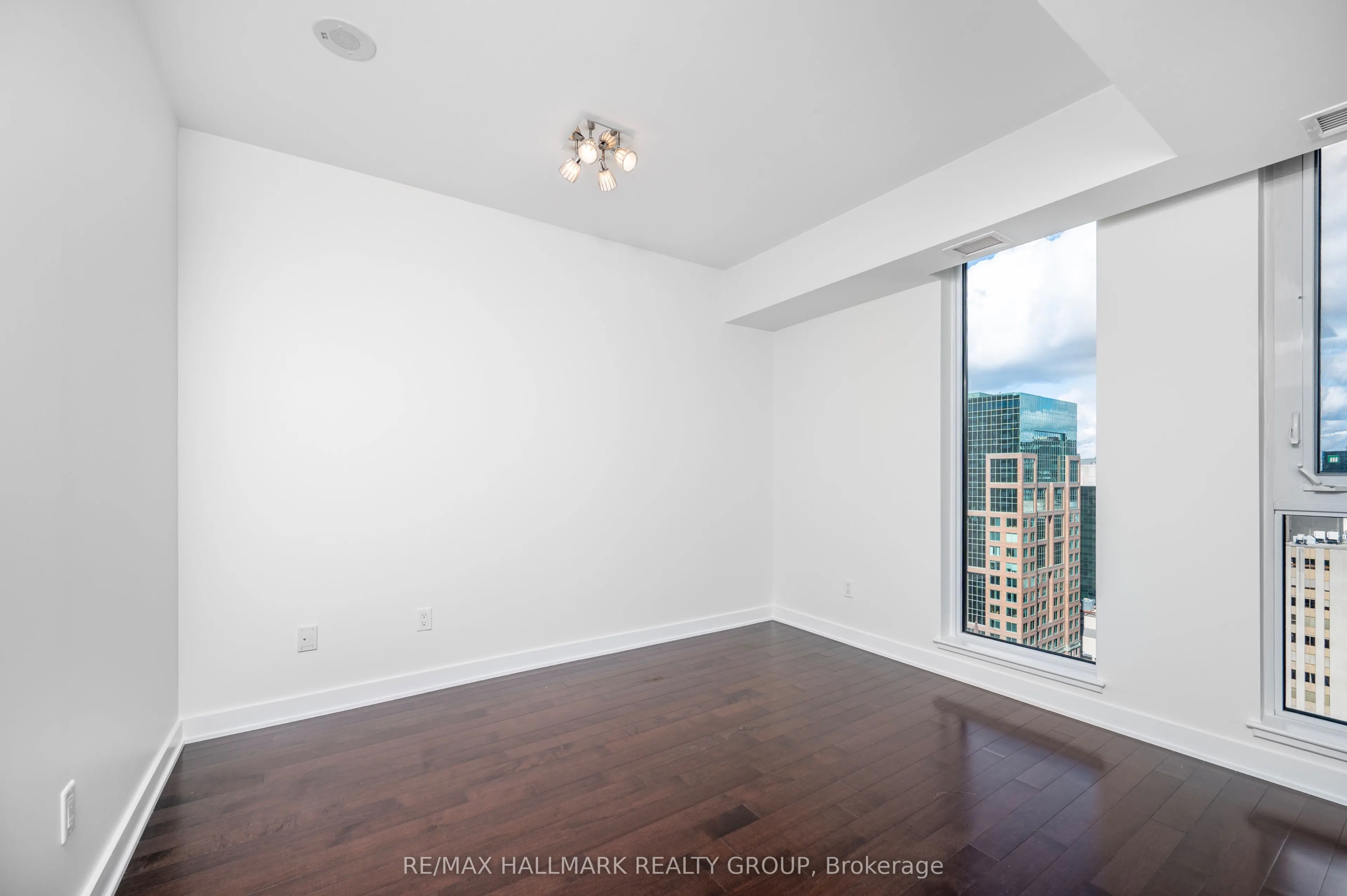 179 Metcalfe Street, #1904