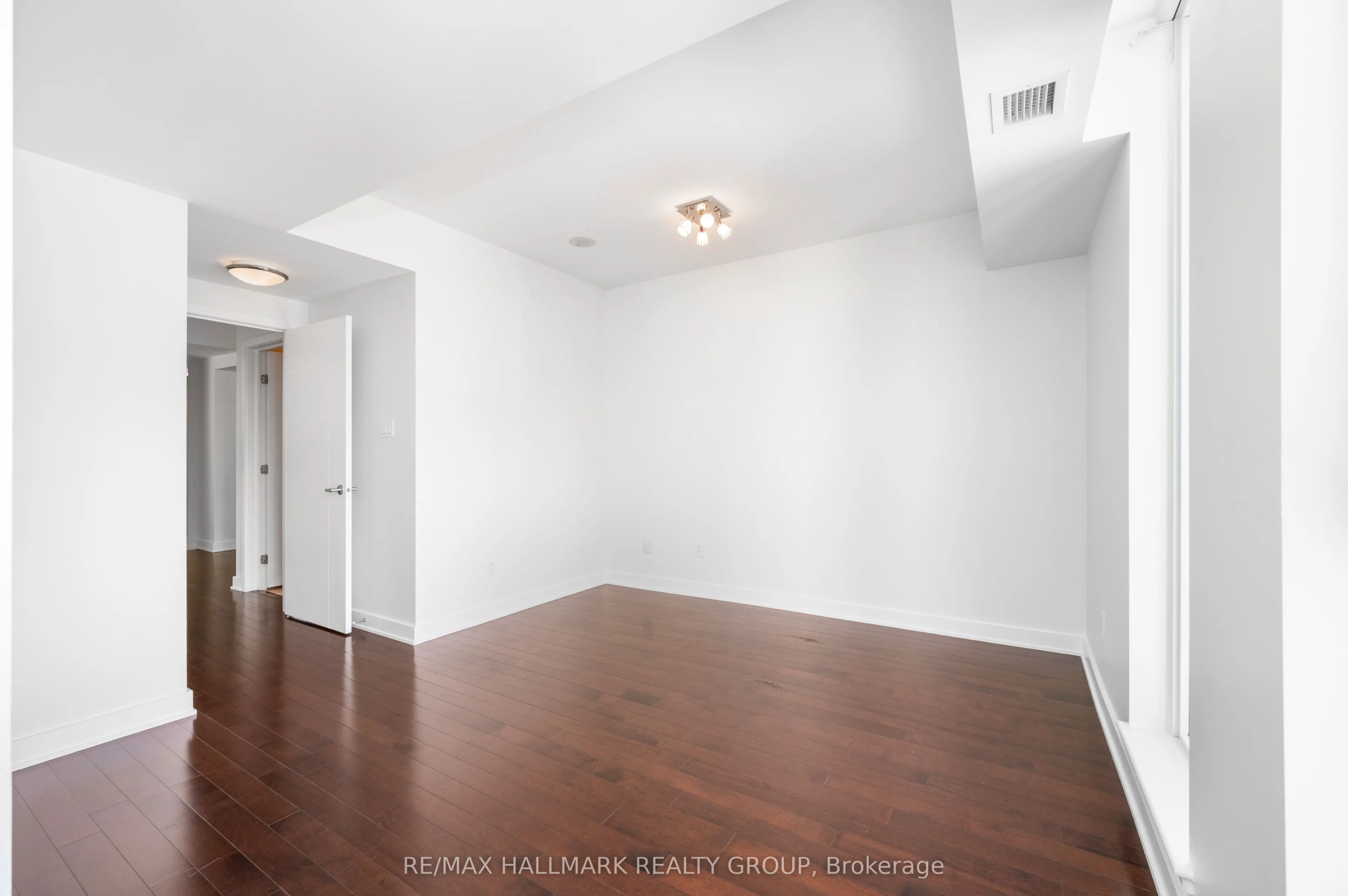 179 Metcalfe Street, #1904