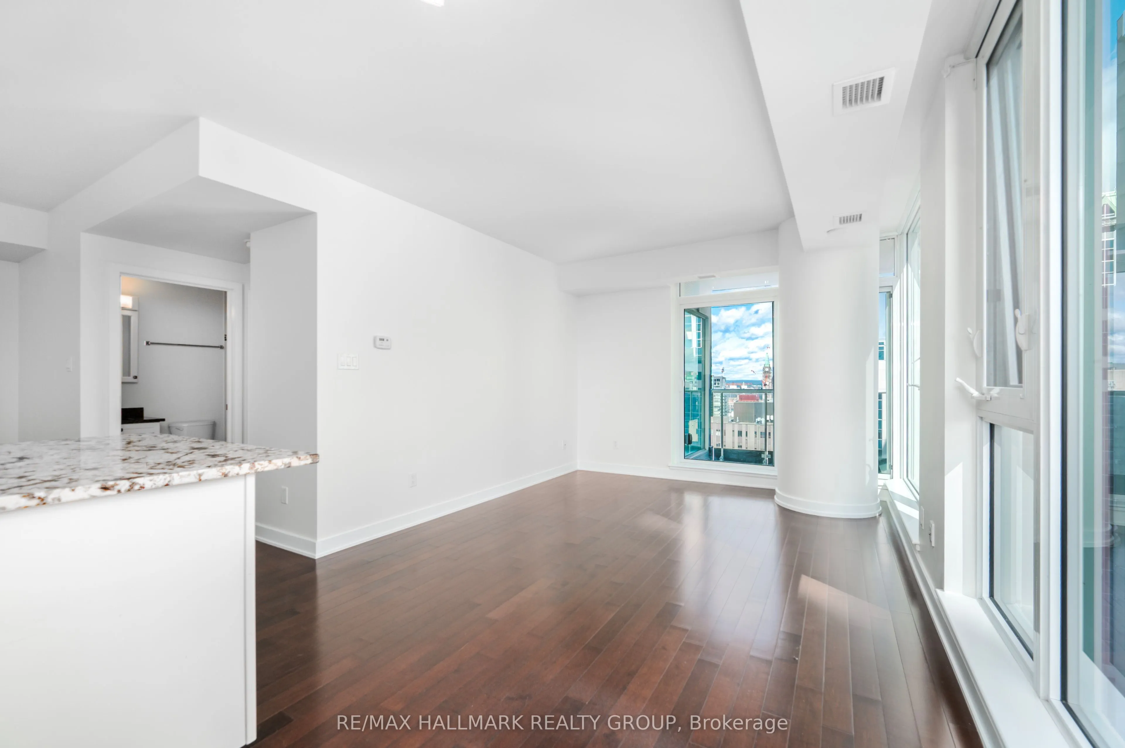 179 Metcalfe Street, #1904