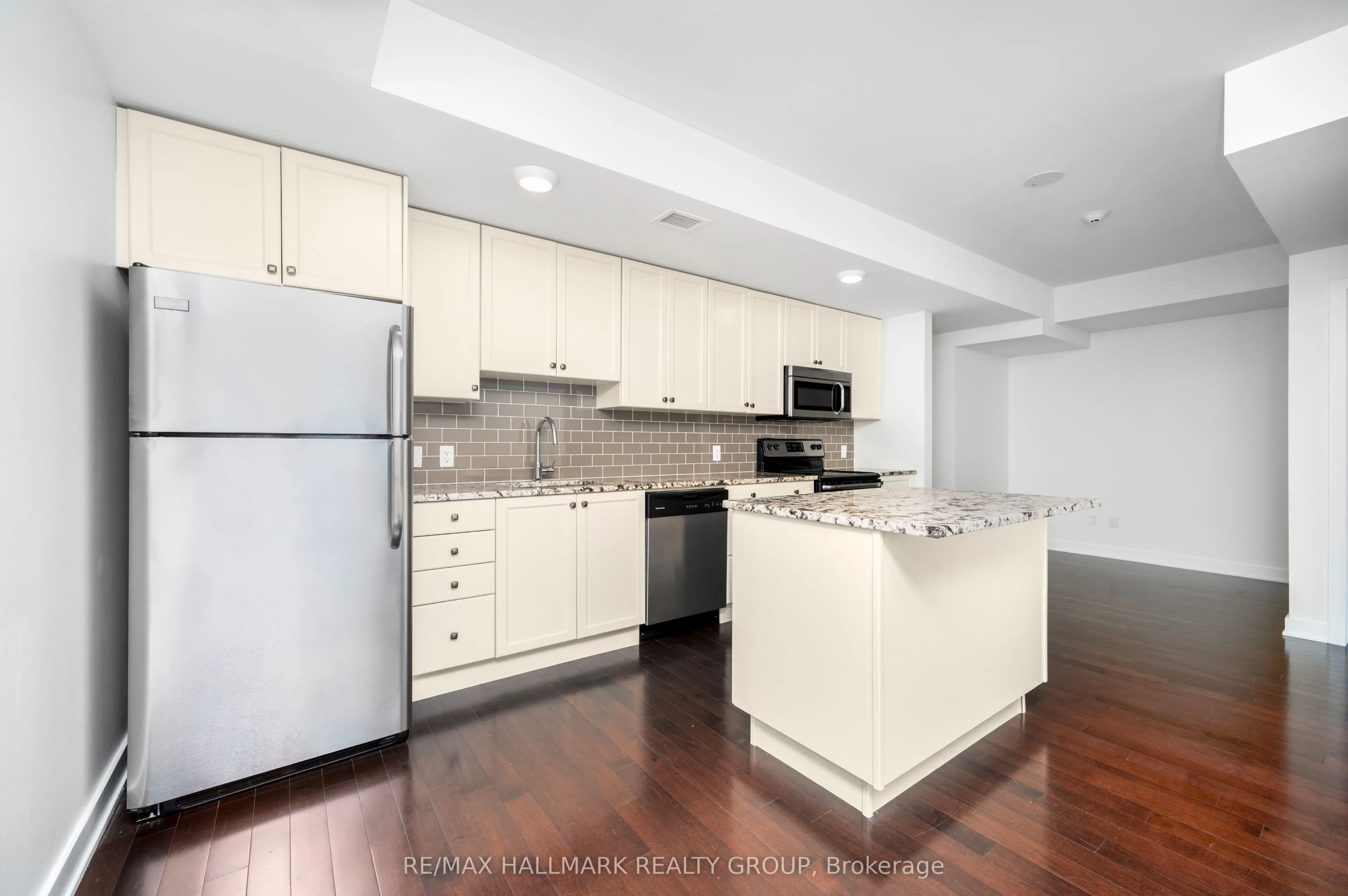 179 Metcalfe Street, #1904