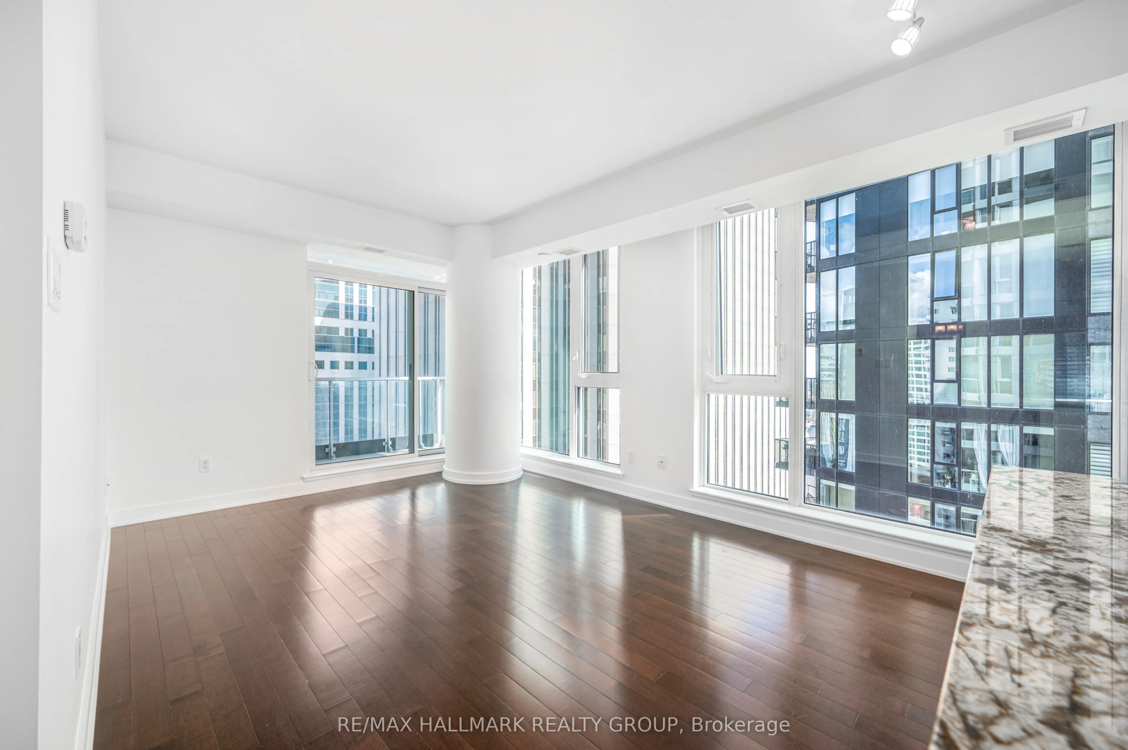 179 Metcalfe Street, #1904