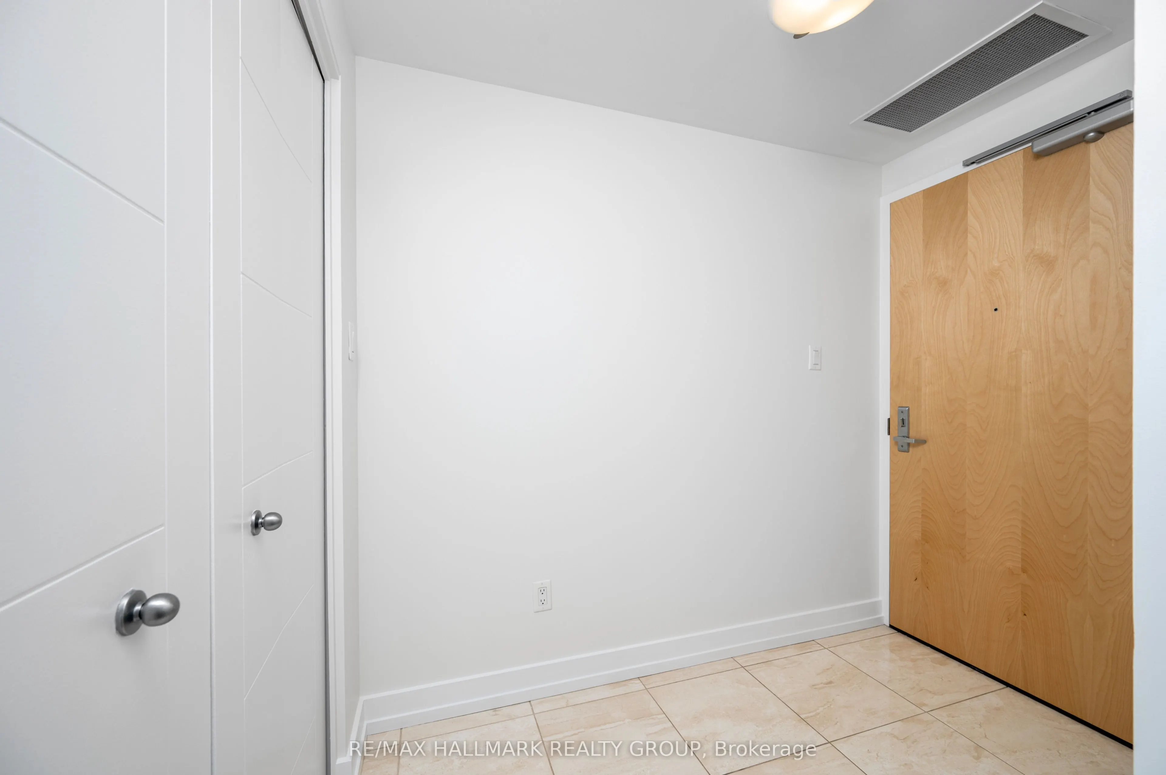 179 Metcalfe Street, #1904