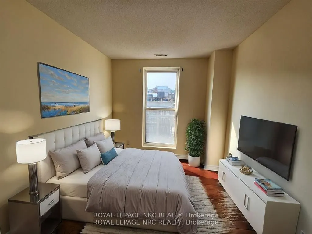 135 JAMES Street S, #812