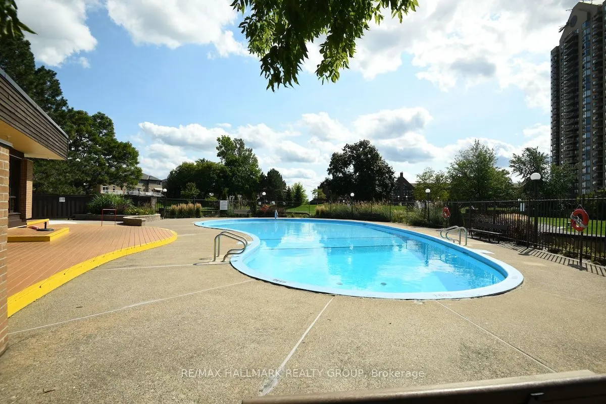 505 St Laurent Boulevard, #1902
