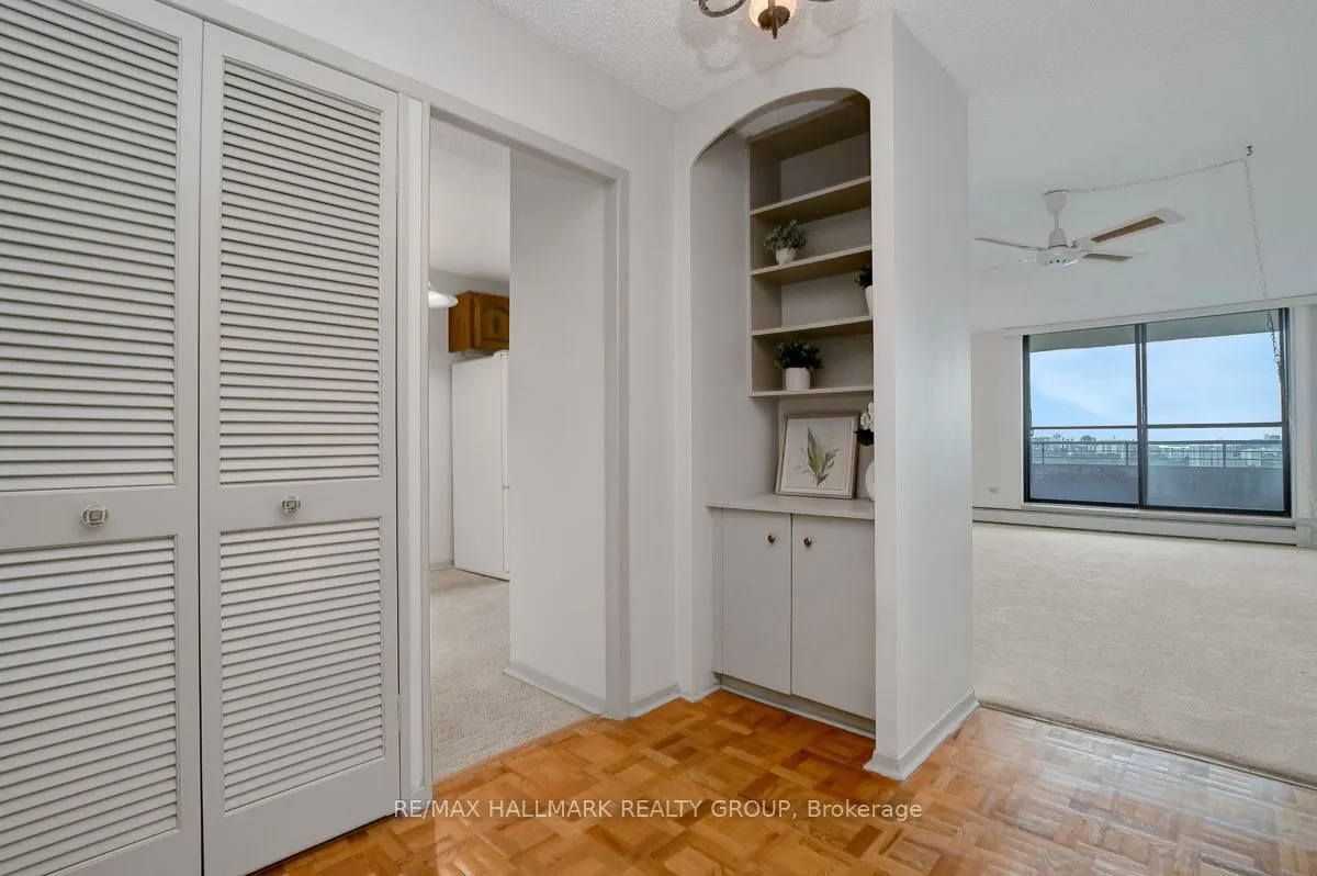 505 St Laurent Boulevard, #1902