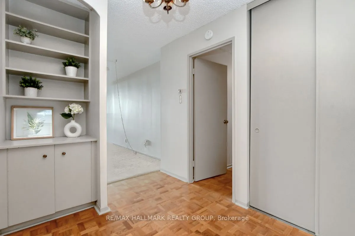 505 St Laurent Boulevard, #1902