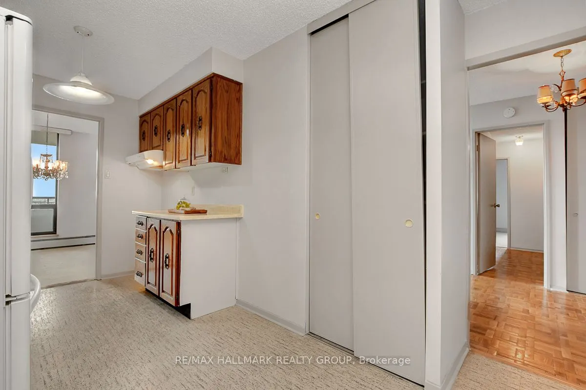 505 St Laurent Boulevard, #1902