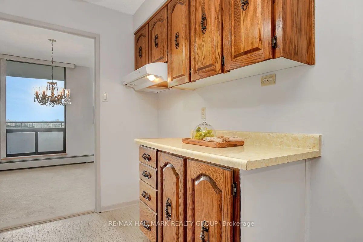 505 St Laurent Boulevard, #1902