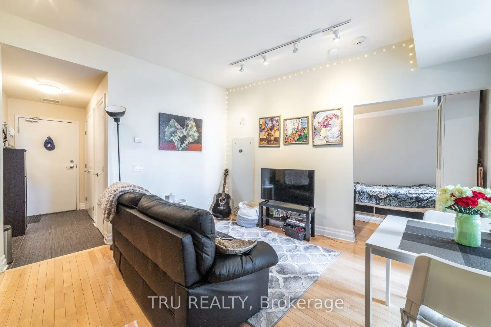245 Kent Street, #807