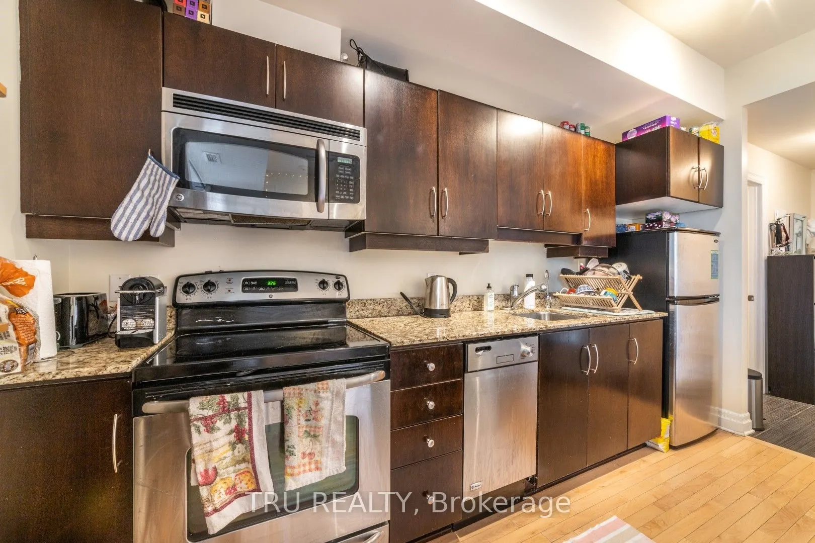 245 Kent Street, #807