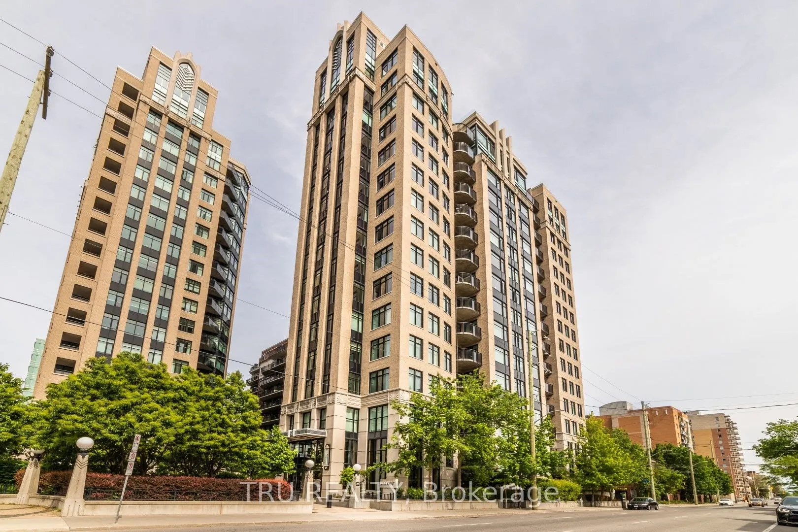 245 Kent Street, #807