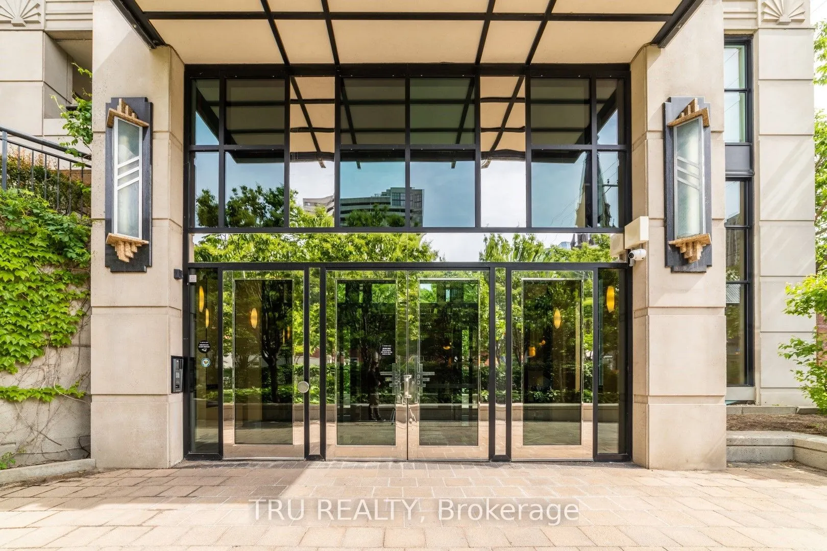 245 Kent Street, #807