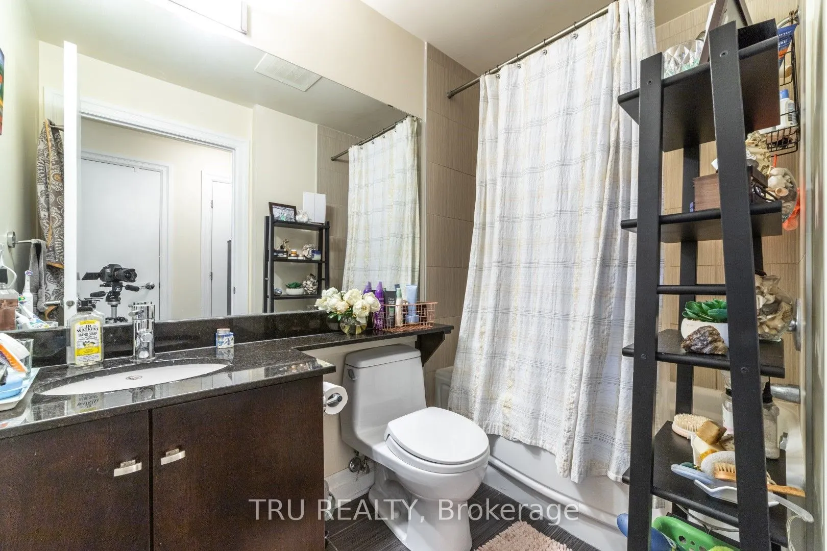 245 Kent Street, #807