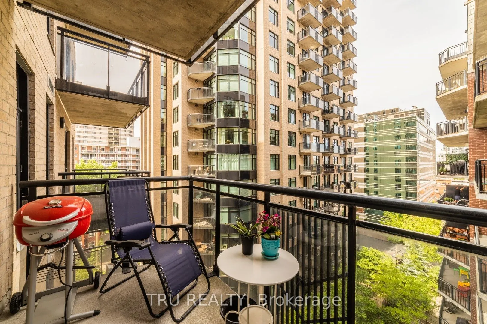 245 Kent Street, #807