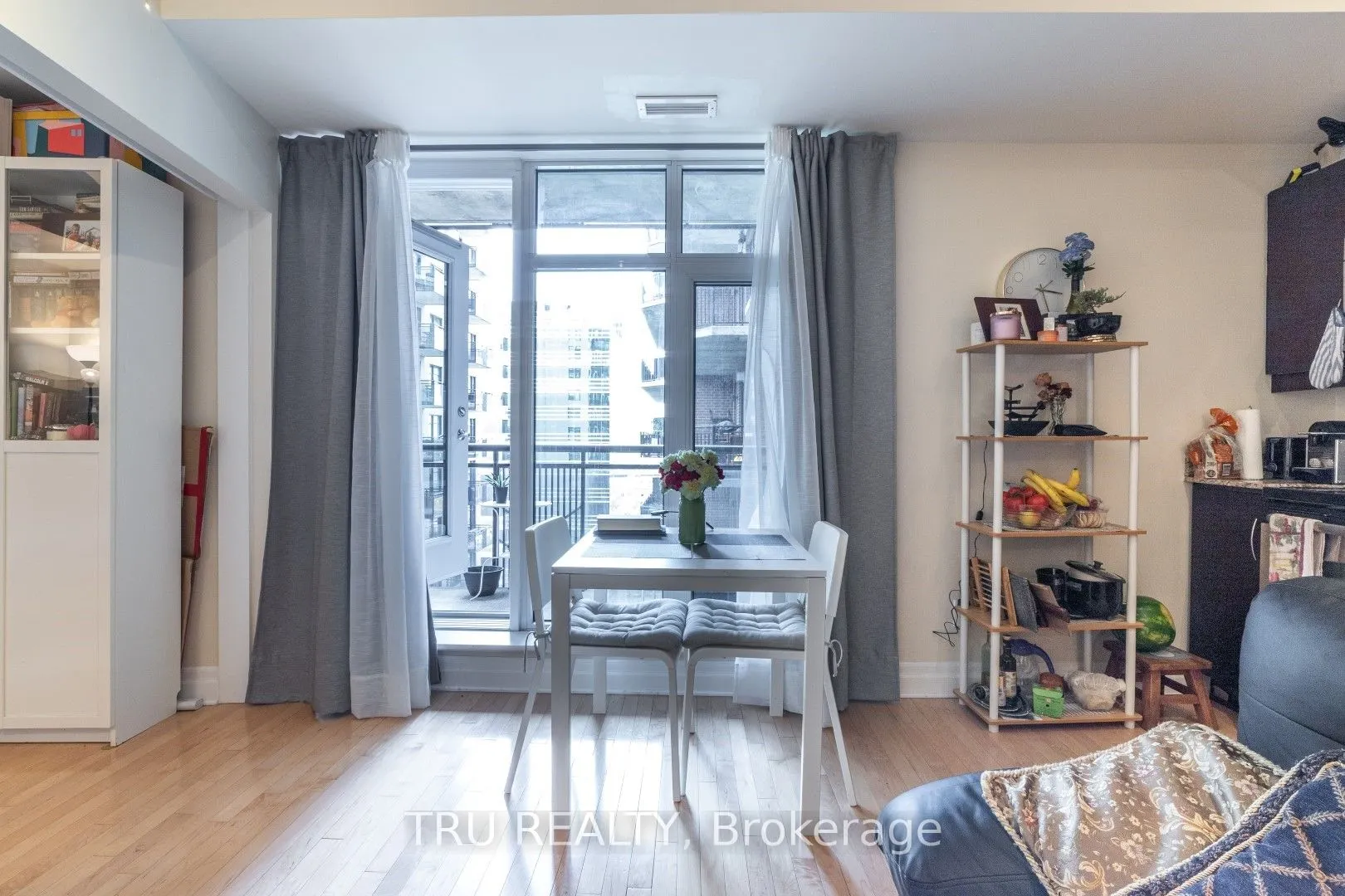 245 Kent Street, #807