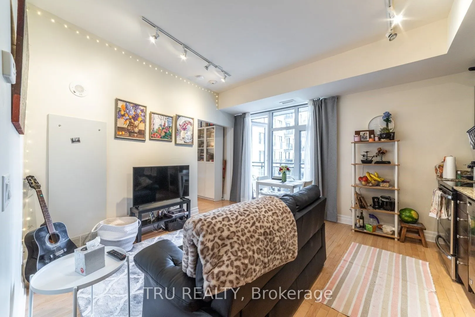 245 Kent Street, #807