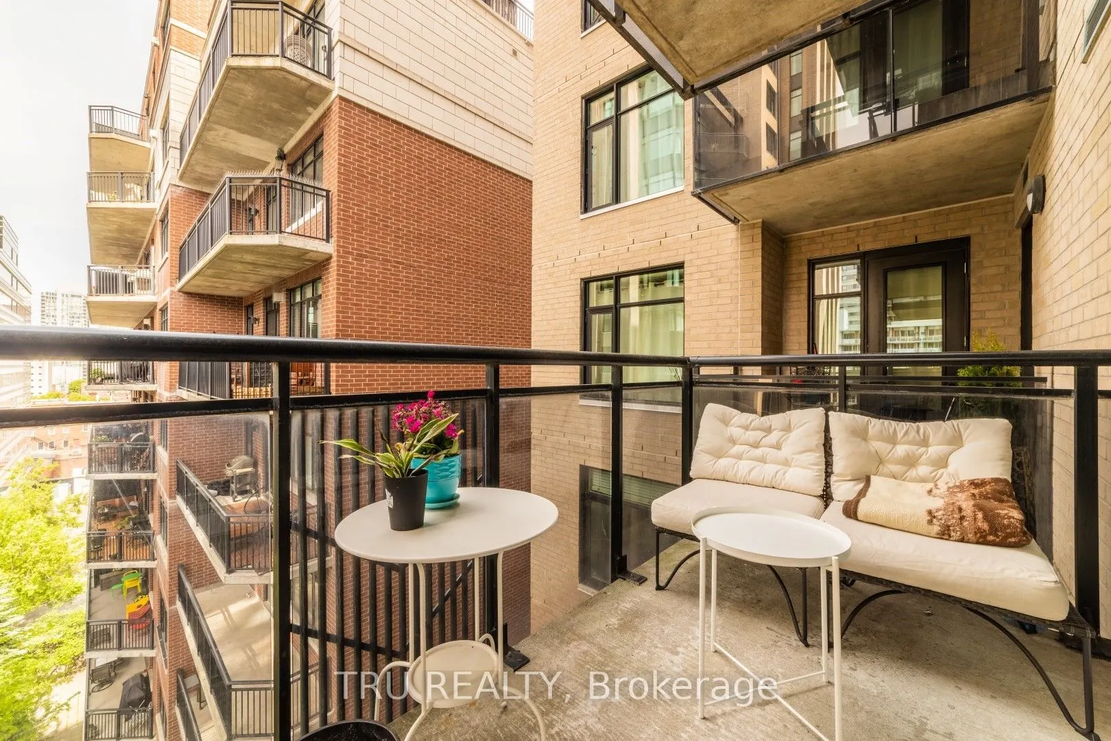 245 Kent Street, #807