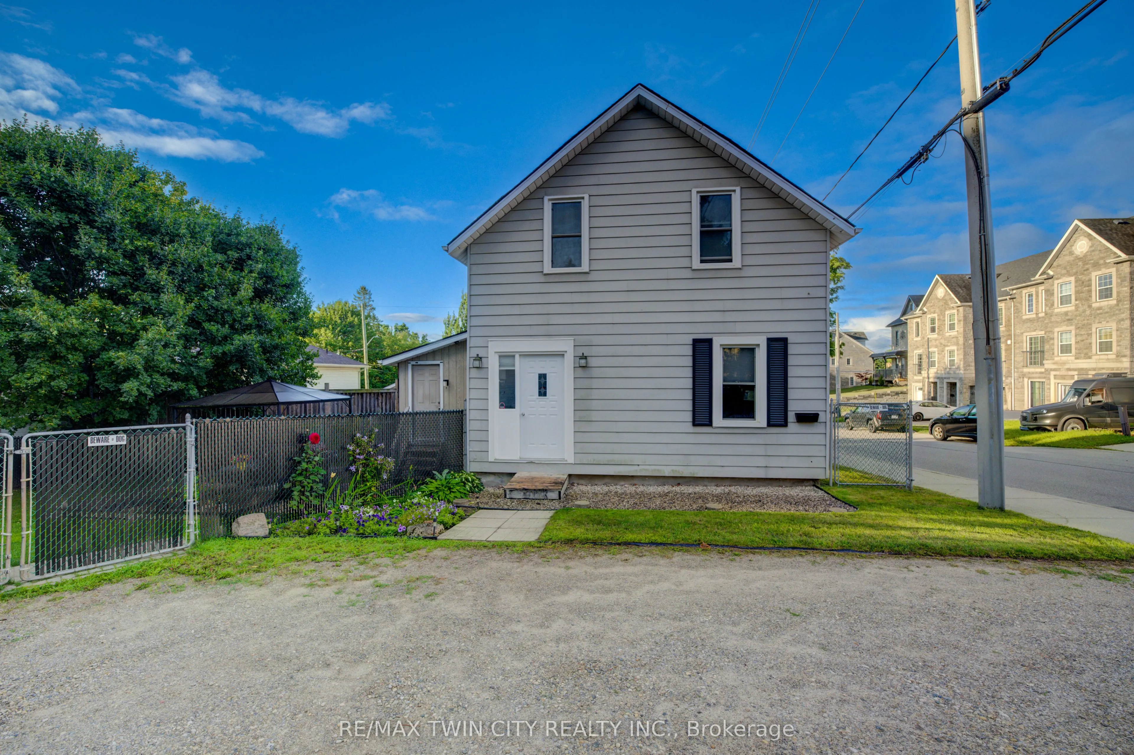 64 Woolwich Street