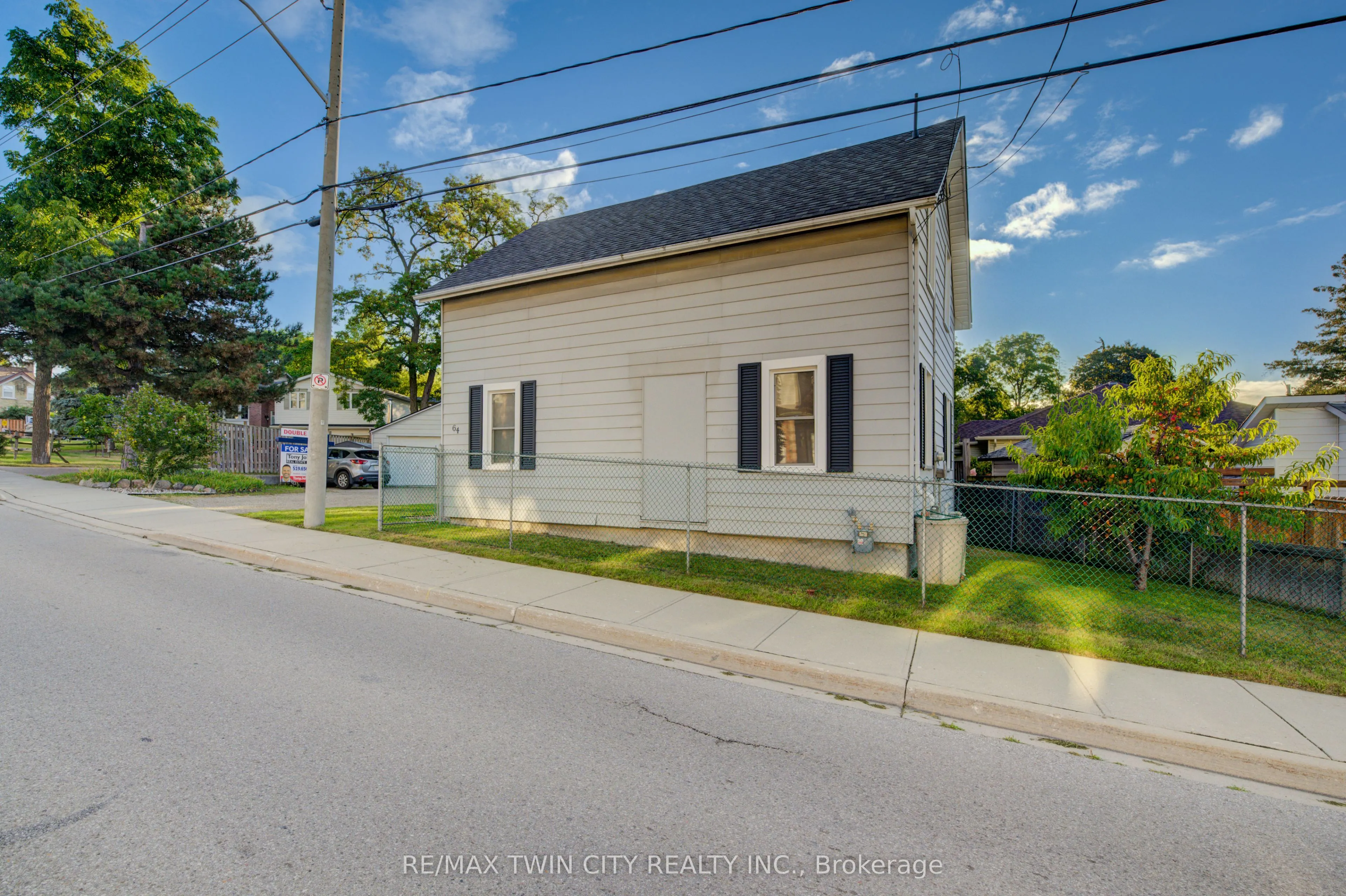 64 Woolwich Street