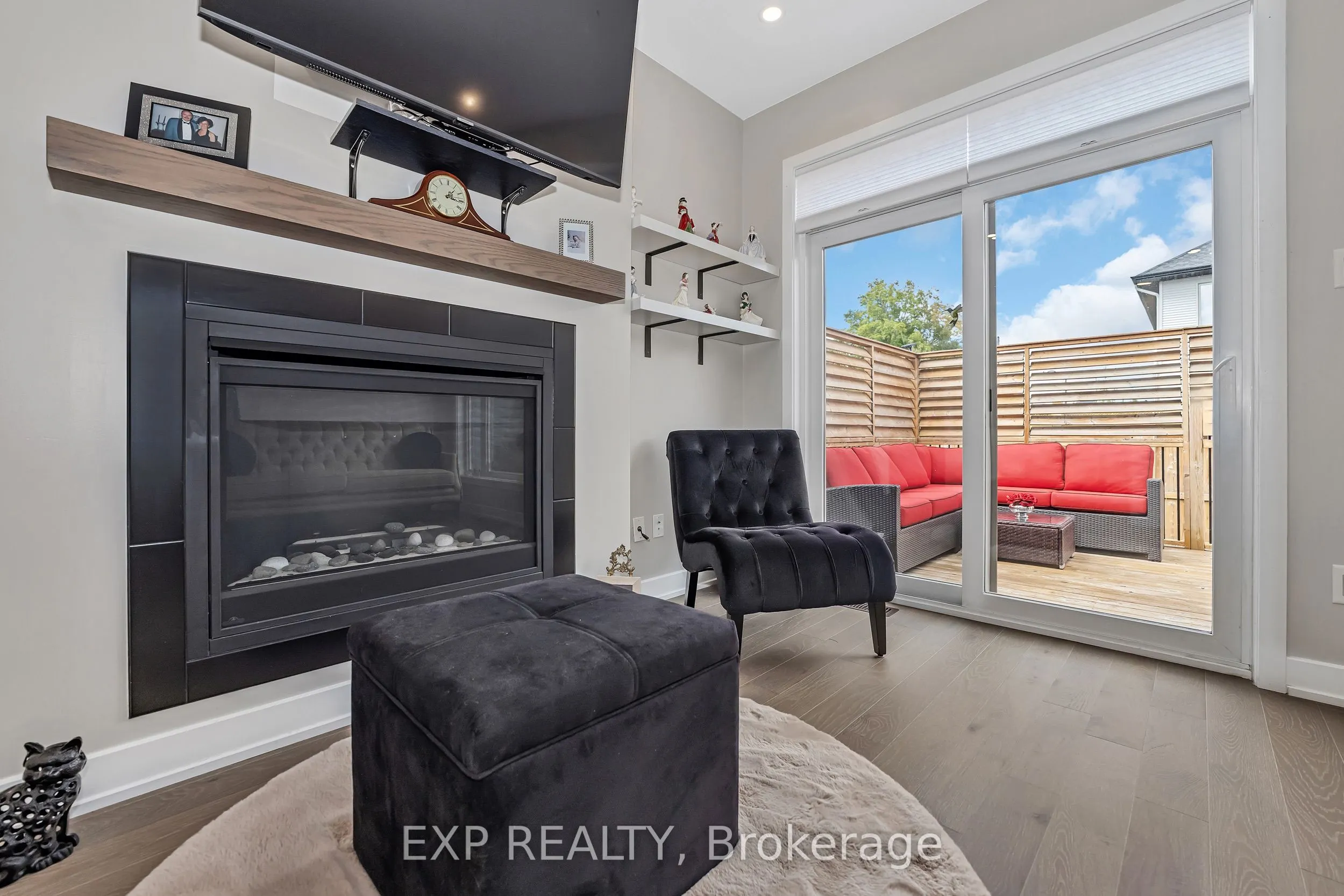 201 OSTERLEY Way