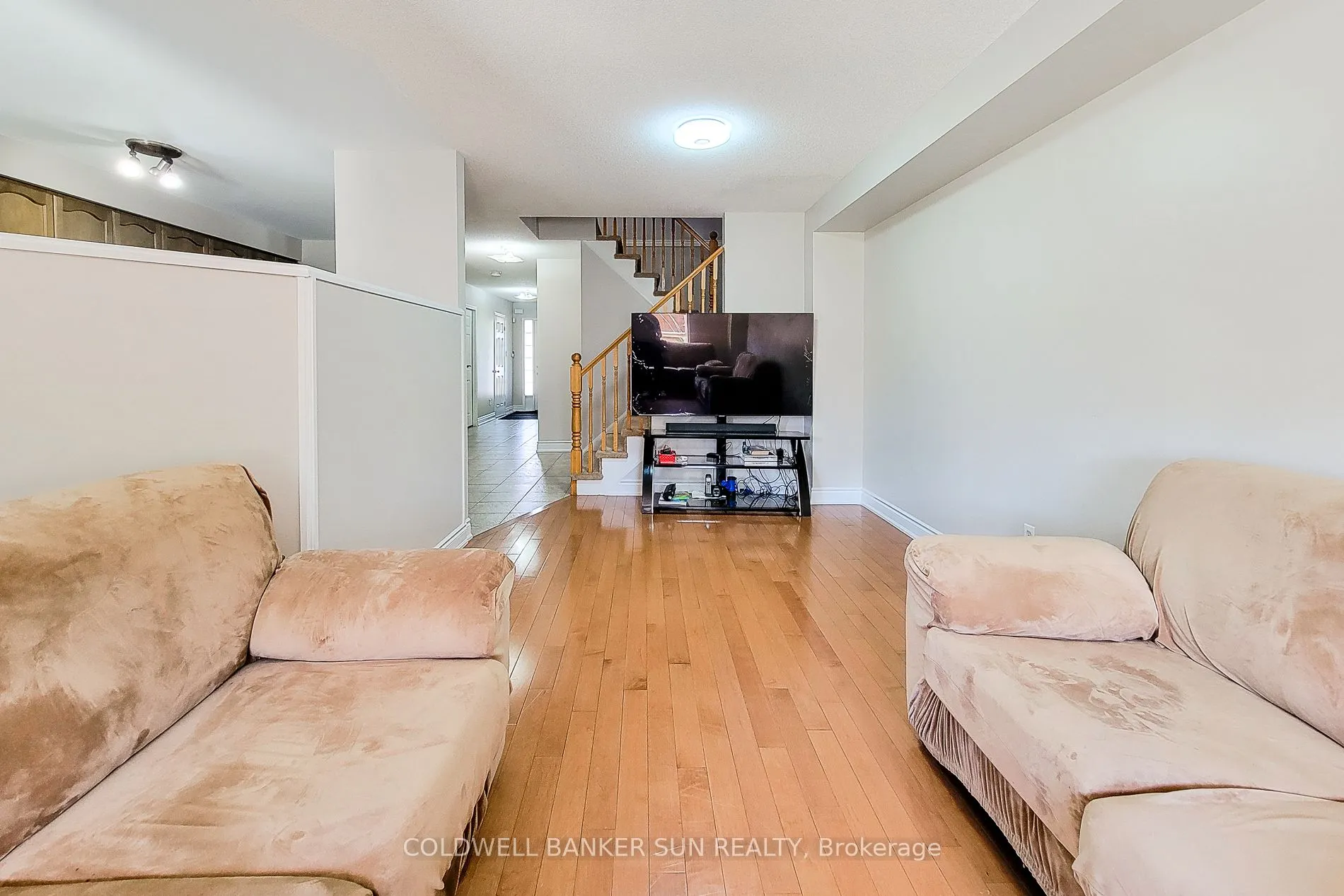 112 Meadow Wood Crescent