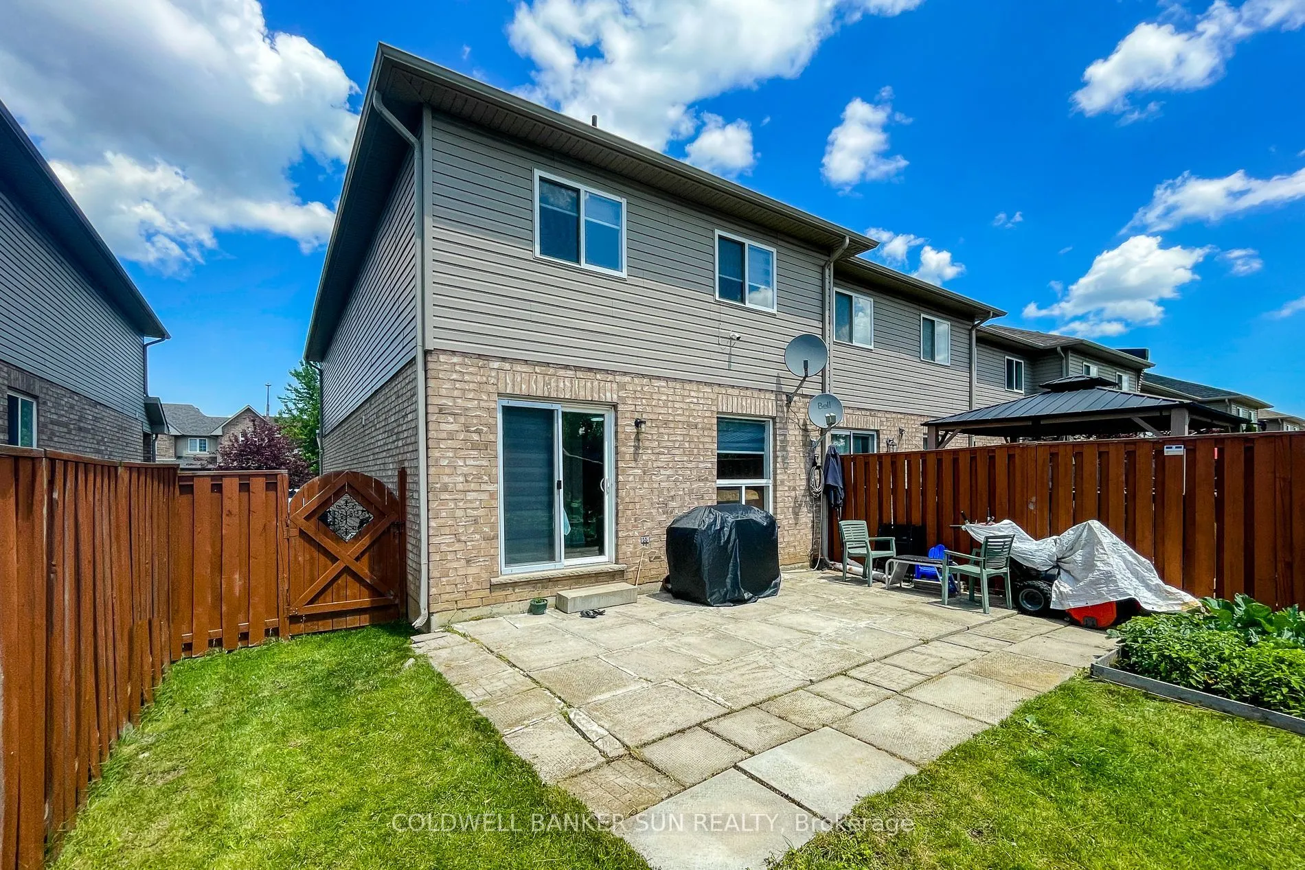 112 Meadow Wood Crescent