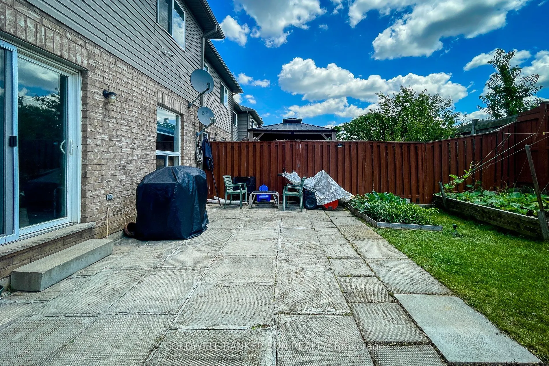 112 Meadow Wood Crescent