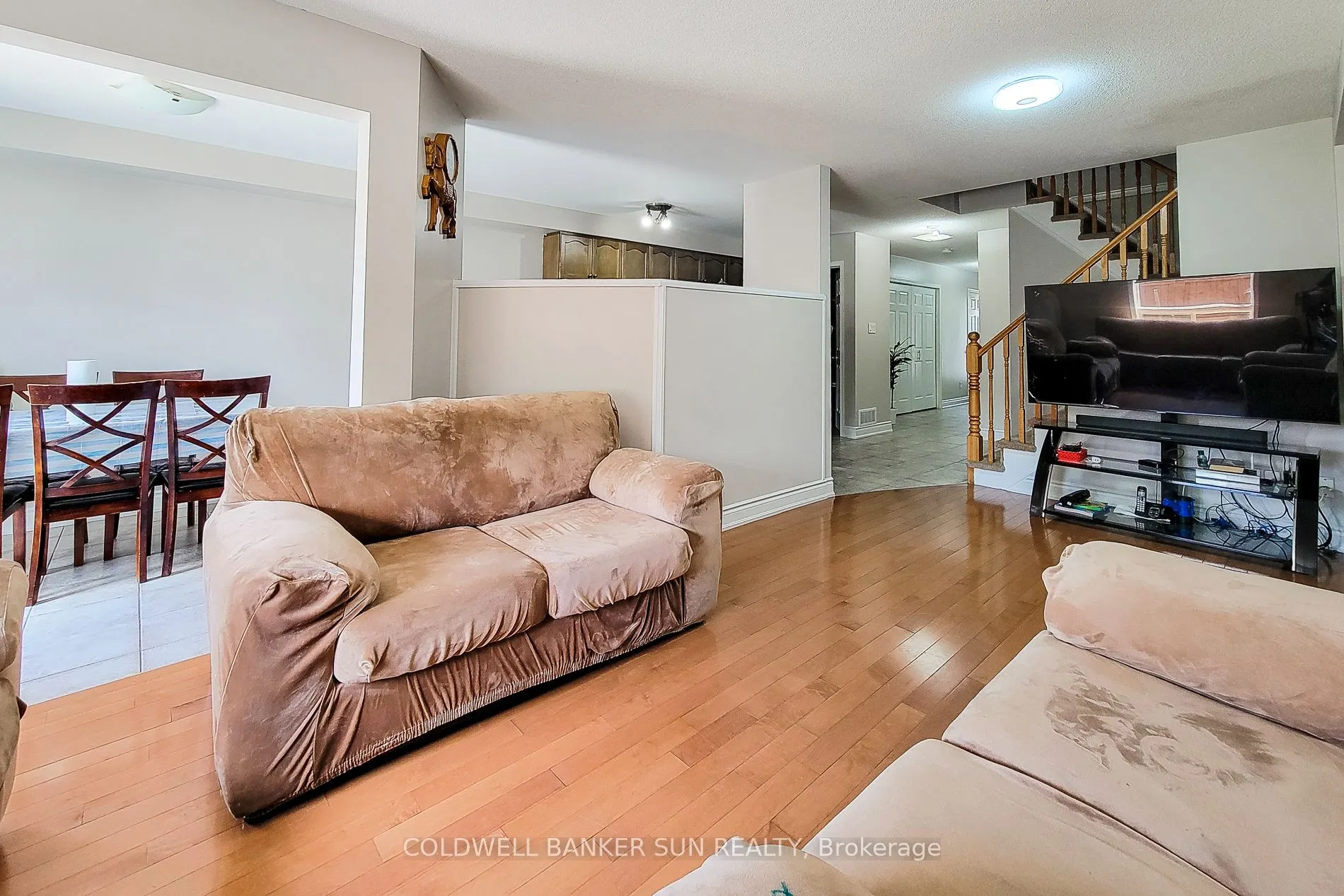 112 Meadow Wood Crescent