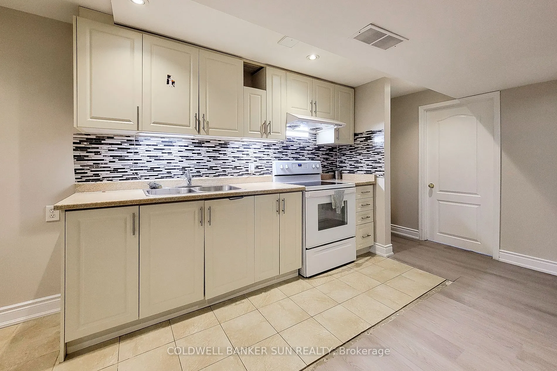112 Meadow Wood Crescent