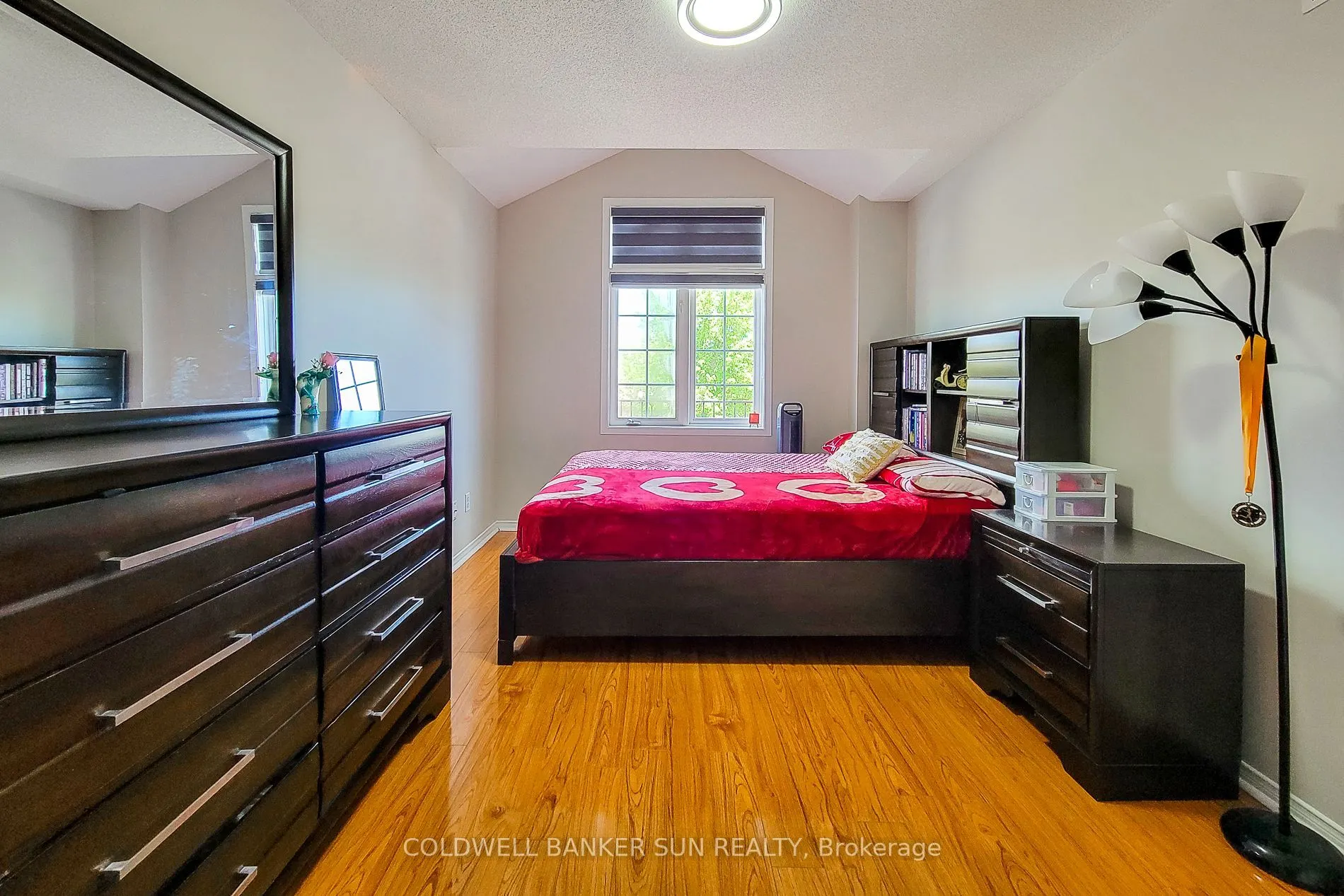 112 Meadow Wood Crescent