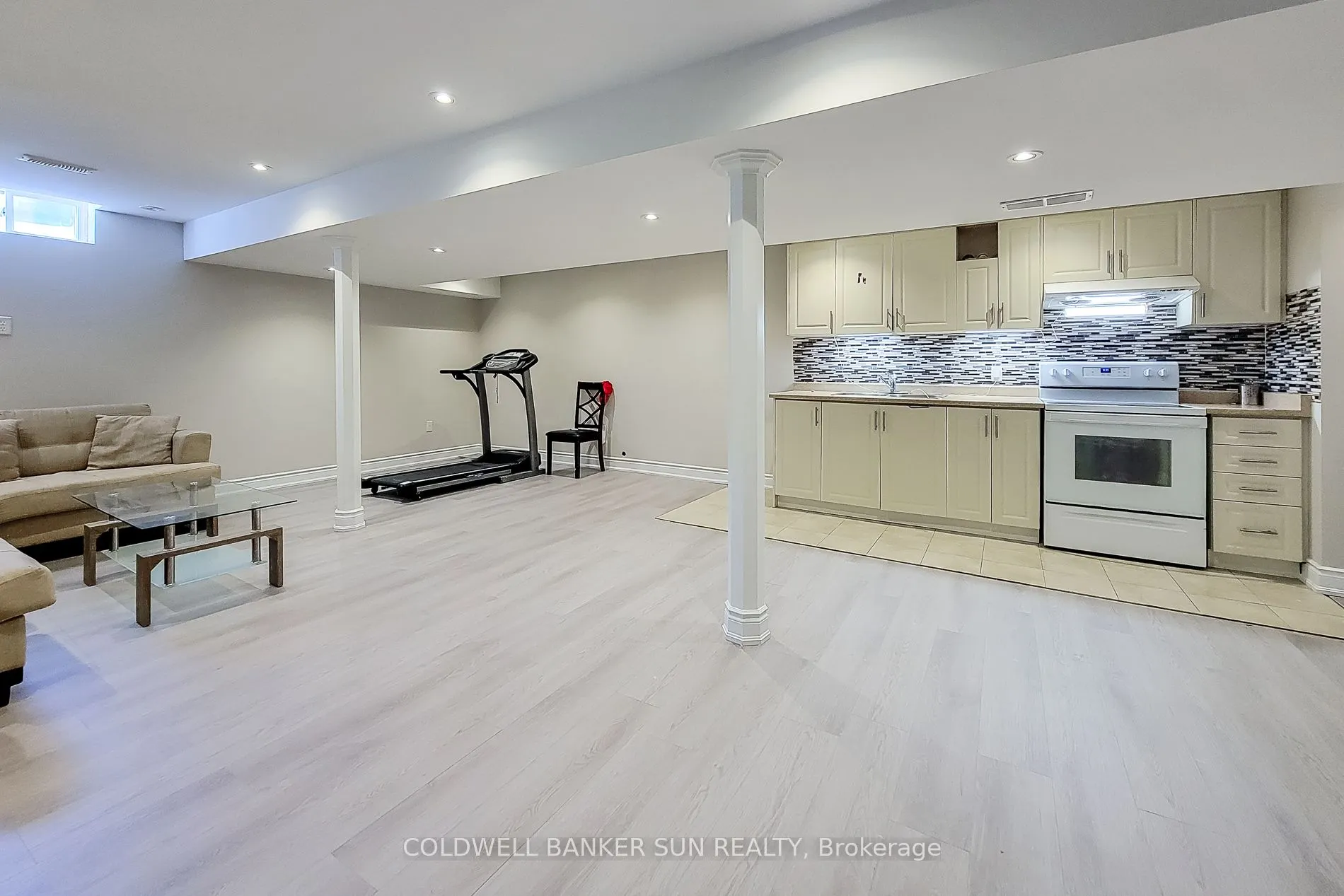 112 Meadow Wood Crescent
