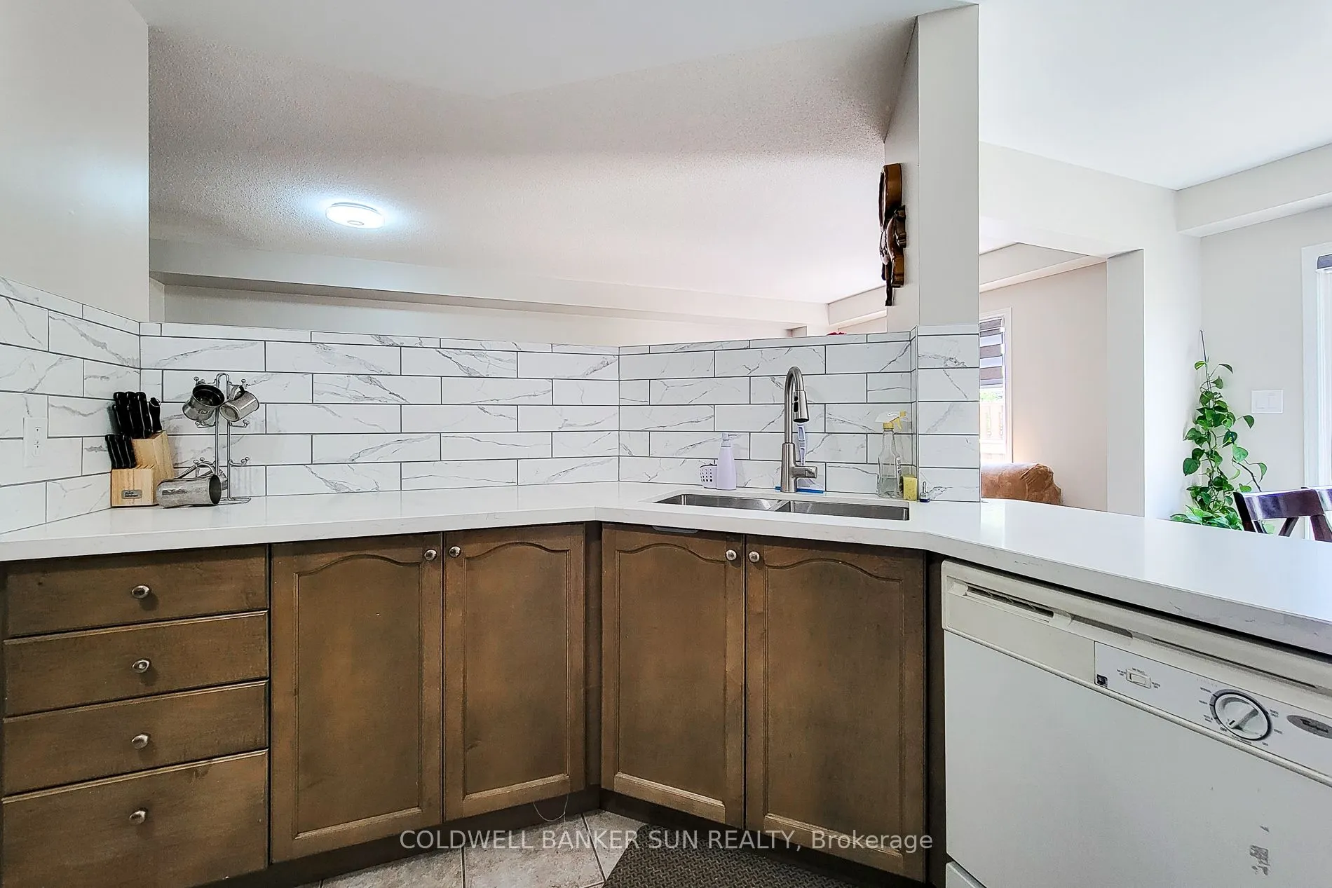 112 Meadow Wood Crescent