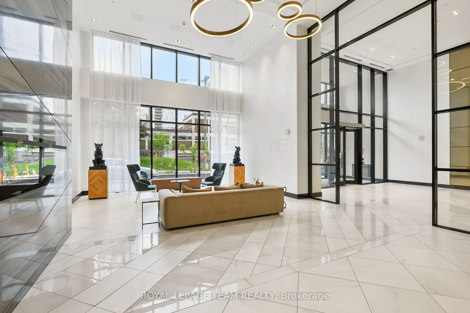 255 Bay Street, #909