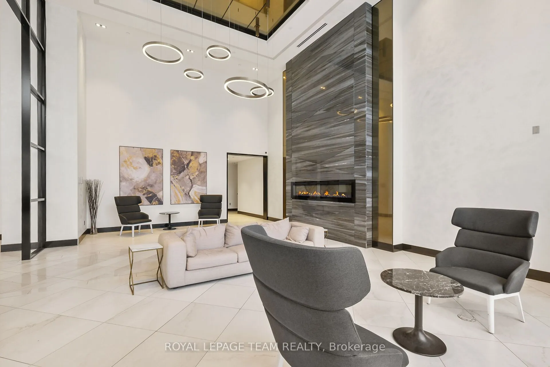 255 Bay Street, #909