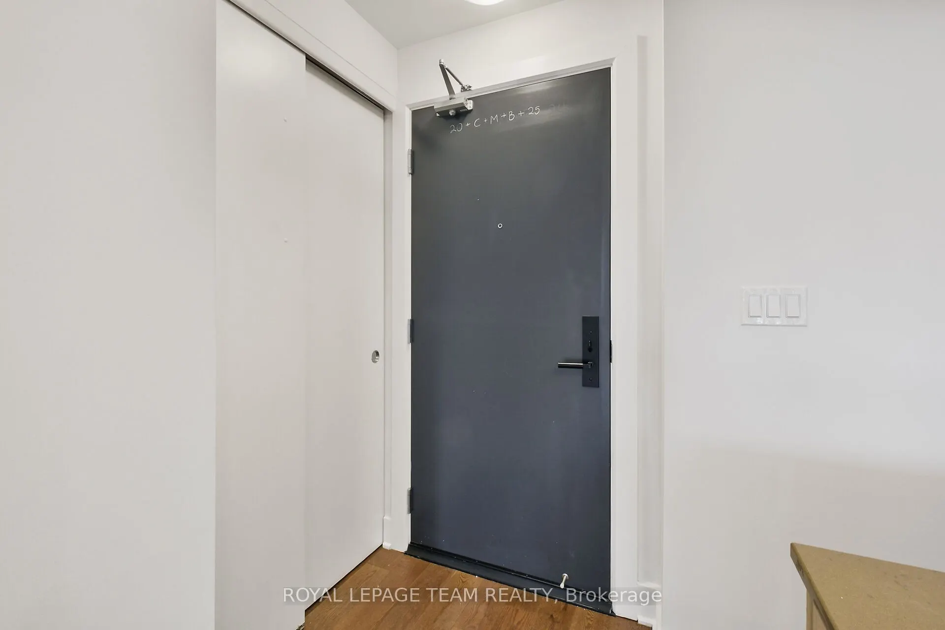 255 Bay Street, #909