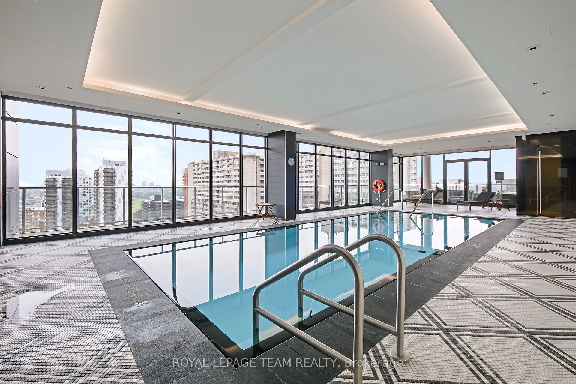255 Bay Street, #909
