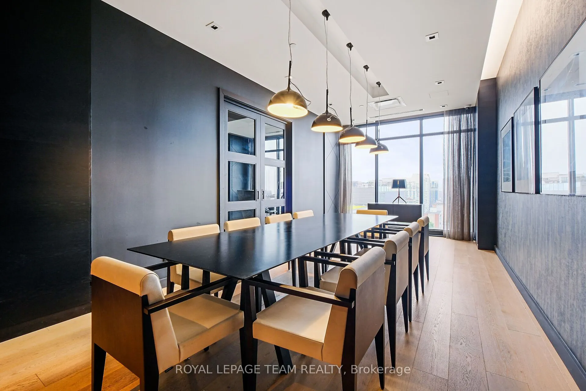 255 Bay Street, #909