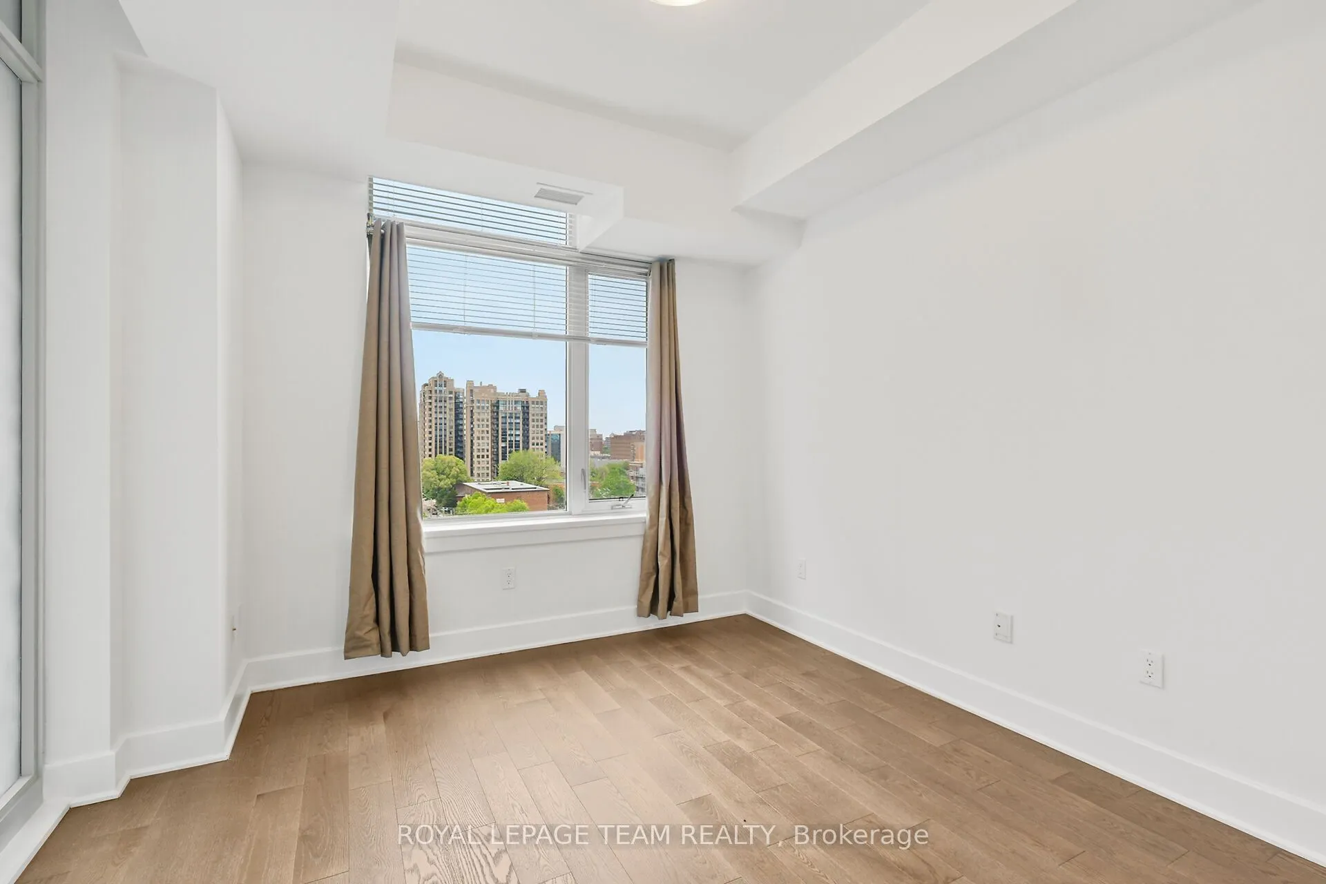 255 Bay Street, #909