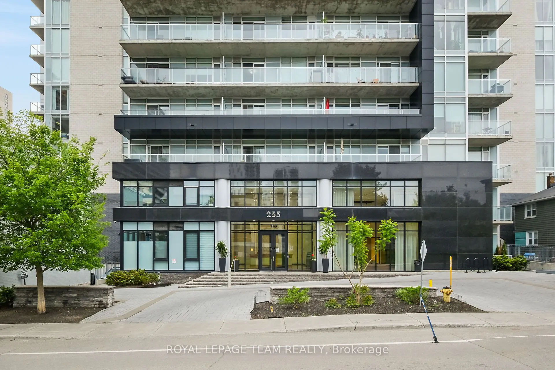 255 Bay Street, #909